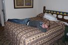 Guido exhausted on hotelbed